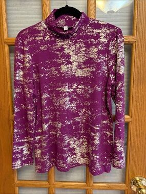 EUC Chico's 1 Plum and Gold Foil Abstract Mock Neck Long Sleeve Top